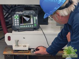 检测人员正在演示45°聚焦法则的AWS“D”值焊缝定级显示